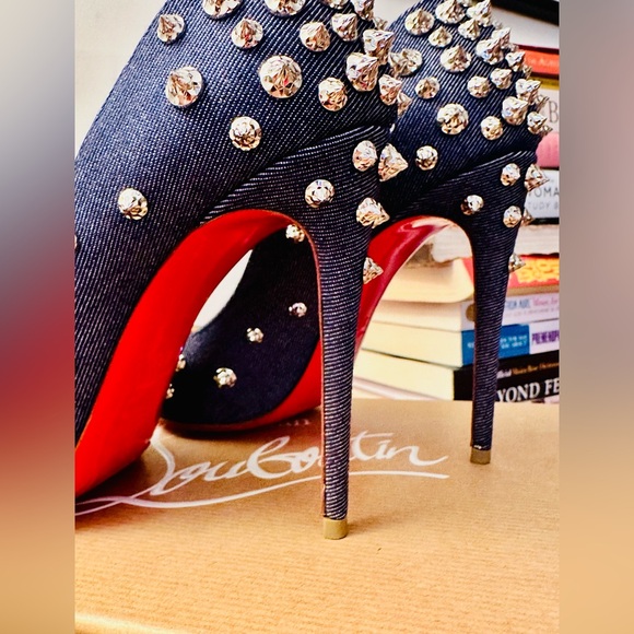 CHRISTIAN LOUBOUTIN Aimantaclou 100 Studded Denim Pumps - Picture 5 of 14